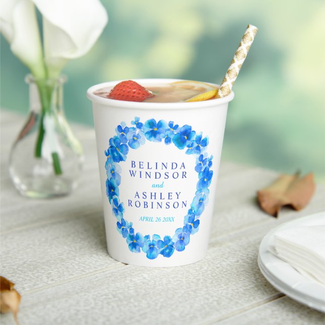 Blaue Pansy Blume Kranz Aquarellkunst Hochzeit Pappbecher (In Situ)