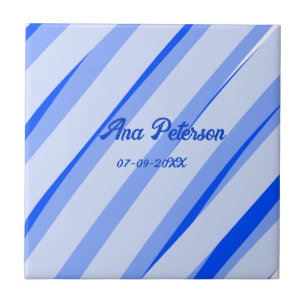 Blaue Pastellfarbe Namen Datum Boho Retro Linien M Fliese