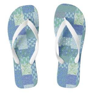 Blaue Periwinkle-Blumen-Boho-Faux-Patchwork-Muster Flip Flops