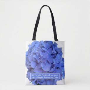 Blaue Perwinkle, elegante Blumenhydrangeas