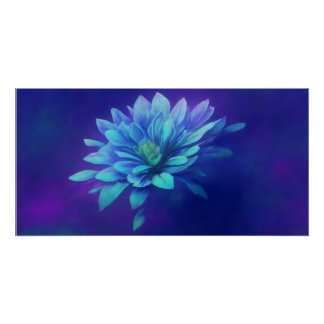 Blaue Petalen in einem traumhaften Lila Nebel Poster