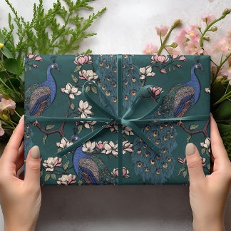 Blaue Pfaue und Magnolien Grüne Vegetation Geschenkpapier