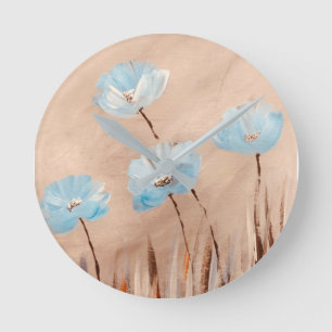 Blaue Pfeffer im Gras Runde Wanduhr