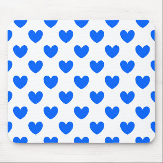 Blaue Polka-Herzen auf weiß Mousepad