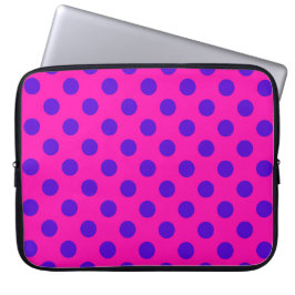 Blaue Polka-Punkte auf Fuchsia Laptopschutzhülle