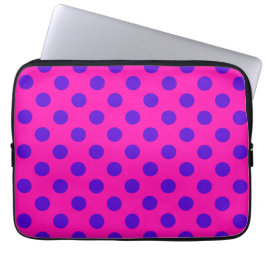 Blaue Polka-Punkte auf Fuchsia Laptopschutzhülle