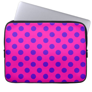 Blaue Polka-Punkte auf Fuchsia Laptopschutzhülle
