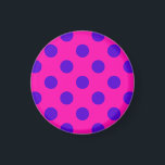 Blaue Polka-Punkte auf Fuchsia Magnet<br><div class="desc">Blaue Polka-Punkte auf Fuchsia</div>