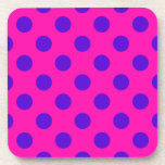 Blaue Polka-Punkte auf Fuchsia Untersetzer<br><div class="desc">Blaue Polka-Punkte auf Fuchsia</div>