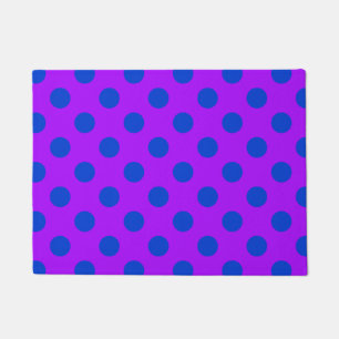 Blaue Polka Punkte auf lila Fußmatte
