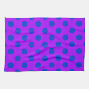 Blaue Polka Punkte auf lila Handtuch