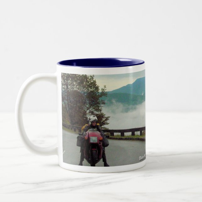 Blaue Ridge-Allee Zweifarbige Tasse (Links)