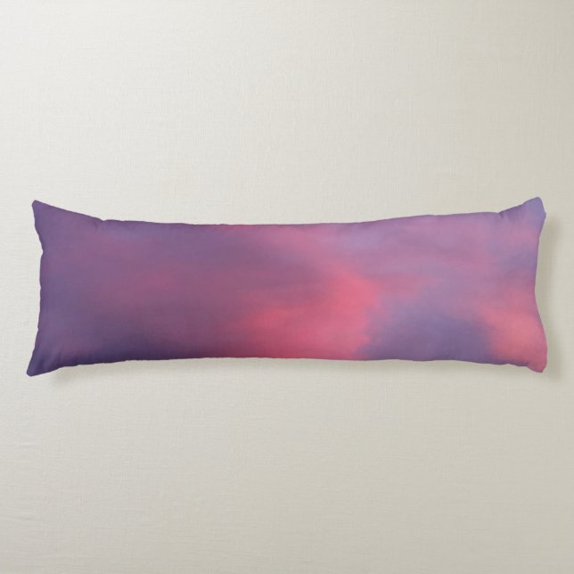 Blaue rosa Wolken Seitenschläferkissen (Vorderseite)