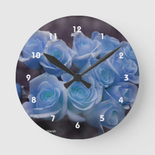 Blaue Rose colorized gepunkteter Hintergrund des Runde Wanduhr