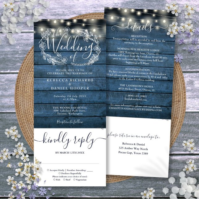 Blaue, rustikale Holzbalken leuchten alle in einer Einladung (Blue Rustic Wood String Lights All In One Wedding Invitation)