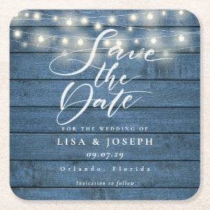 Blaue, rustikale Holzsaitenleuchten Save the Date Rechteckiger Pappuntersetzer