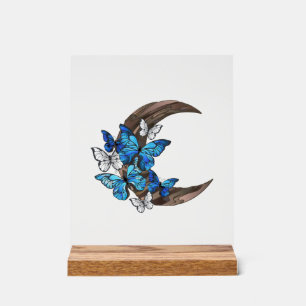 Blaue Schmetterlinge auf hölzernem Halbmond Acrylschild