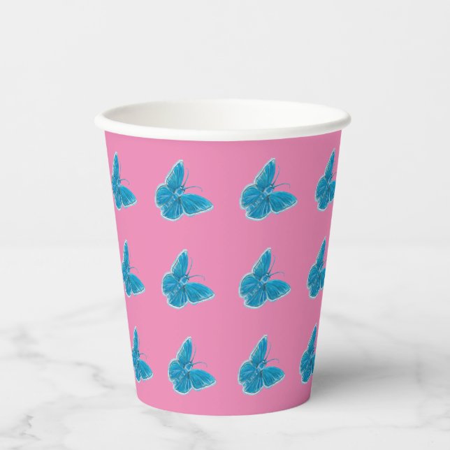 Blaue Schmetterlinge flatterndes Muster Pink Pappbecher (Vorderseite)