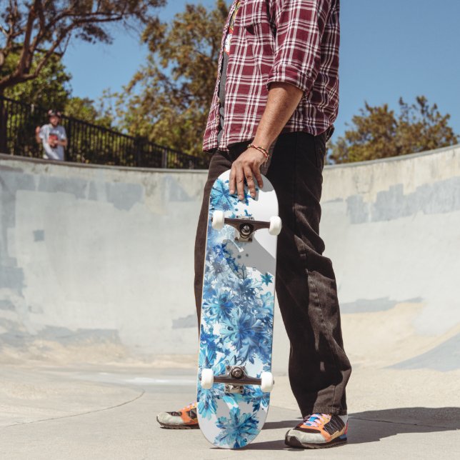 Blaue Schneeflocken Digitale Kunst Skateboard (Außenbereich 2)