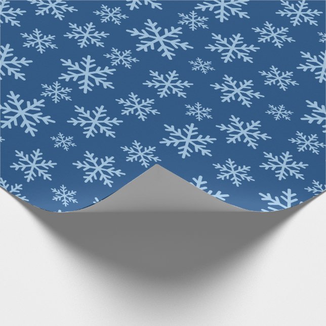 Blaue Schneeflocken für festliche Feiertagsgeschen Geschenkpapier (Ecke)