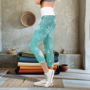 Blaue Schneeflocken Muster sanfter Winterfrost Capri Leggings