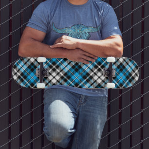 Blaue Schwarz-Weiß-Karo-Tartan-Musterdesign Skateboard