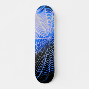 Blaue schwarze gruselige unheimliche Spinnennetz Skateboard