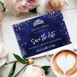Blaue Silbertiara-Meerjungfrau Save the Date Ankündigungspostkarte<br><div class="desc">Eine gmädchenhafte und trendige Save the Date-Karte für eine Quinceañera,  15. Geburtstagsfeier. Ein marineblau unebenfarbiger Hintergrund. Dekoriert mit Imitaten silbernen Glitzer Staub und ein Tiara,  Krone. Der Text: Save the Date ist mit einem großen angesagten,  handgeschriebenen Stilskript geschrieben.</div>