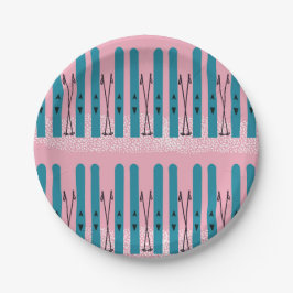 Blaue Skier auf Schnee & rosa Hintergrund Pappteller