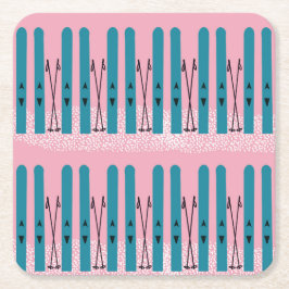 Blaue Skier auf Schnee & rosa Hintergrund Rechteckiger Pappuntersetzer