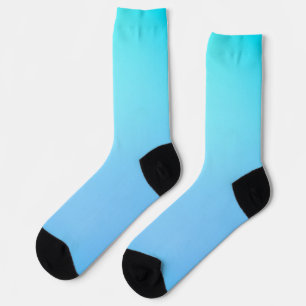 Blaue Socken mit Farbverlauf und schwarz-weiß gest