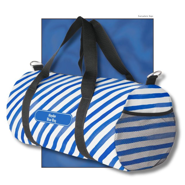 Blaue Streifen auf Weiß und Text Duffle Bag (Von Creator hochgeladen)