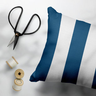 Blaue Streifen, weiße Streifen, gestreiftes Muster Dekokissen