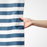 Blaue Streifen, weiße Streifen, gestreiftes Muster Schal<br><div class="desc">Elegante,  stilvolle und raffinierte Streifen in marineblau-weißer Farbe. Modernes und trendiges Geschenk,  perfekt für die Streifen Liebhaber in Ihrem Leben.</div>