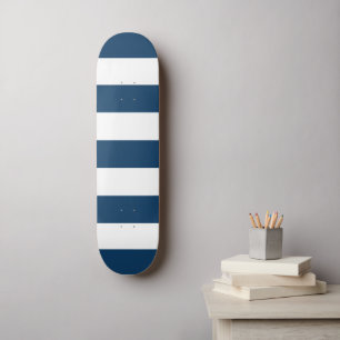 Blaue Streifen, weiße Streifen, gestreiftes Muster Skateboard