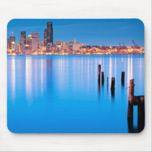 Blaue Stundenansicht von im Stadtzentrum gelegenem Mousepad