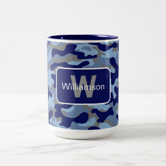Blaue Tarnung mit Personalisierung Zweifarbige Tasse