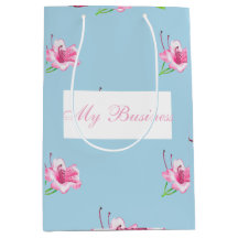 Blaue Tasse mit rosa Lilien