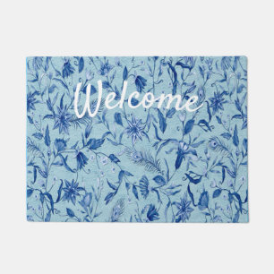 Blaue Teal-Blumen auf einer skulpturartigen Textur Fußmatte