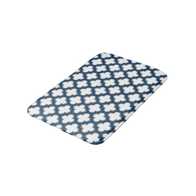 Blaue Trellis, Gitter, Quatrefolie Badematte (Schrägansicht)