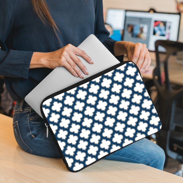 Blaue Trellis, Gitter, Quatrefolie Laptopschutzhülle (Von Creator hochgeladen)