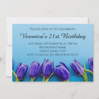 Blaue Tulpen auf blauem Hintergrund Einladung