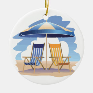 Blaue u. gelbe gestreifte Strand-Stühle u. Keramikornament