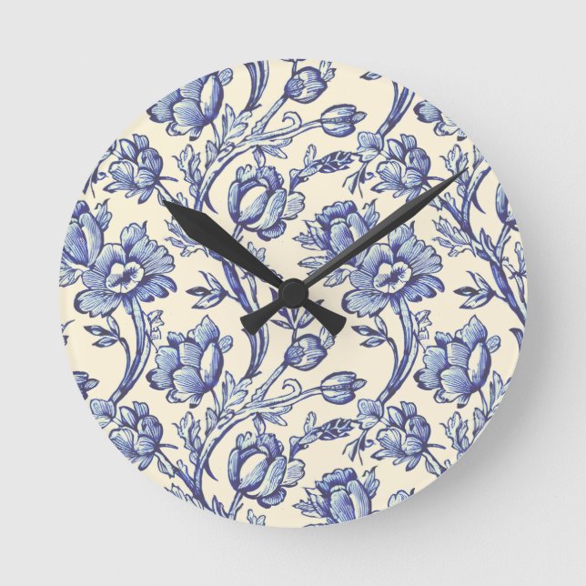 Blaue und cremefarbene Tulips Toile Französische L Runde Wanduhr (Vorderseite)