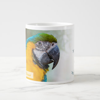 Blaue und gelbe Macaw Psalm 145:9 KJV Jumbo-Tasse
