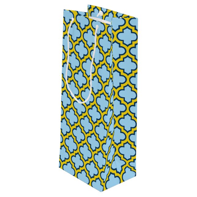 Blaue und gelbe Trellis, Gitter, Quatrefolie Geschenktüte Für Weinflaschen (Rückseite Schrägansicht)
