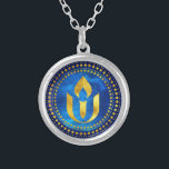Blaue und goldene, unitäre Chaliekette Versilberte Kette<br><div class="desc">Blauer und goldener Unitarischer Universalismus-Chalice Halskette. Chalice erscheint wie ein goldener Stern am Himmel,  der Licht in die Dunkelheit bringt.</div>