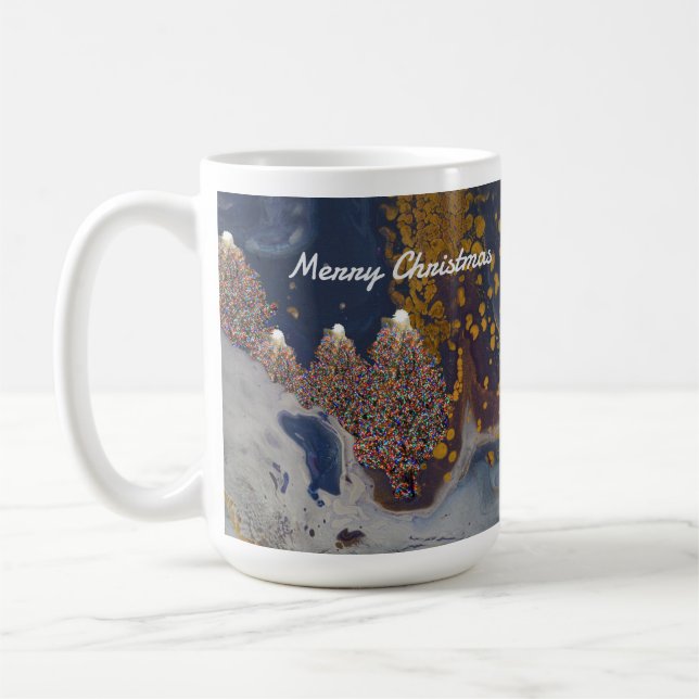Blaue und goldene Weihnachtsbäume in der nächtlich Kaffeetasse (Links)