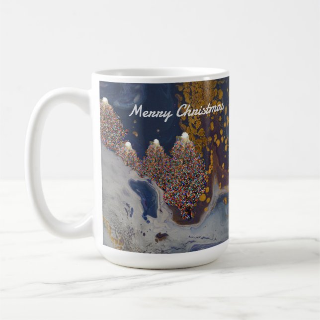 Blaue und goldene Weihnachtsbäume in der nächtlich Kaffeetasse (Links)