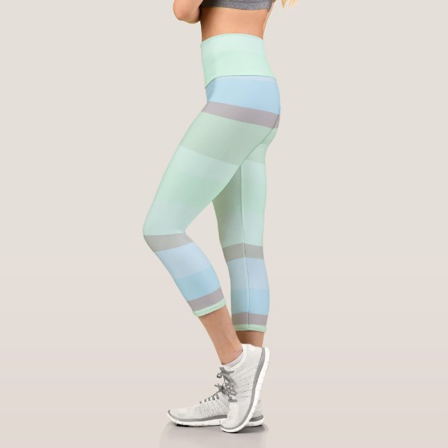 Blaue und grüne Abstrakte Streifen Capri Leggings (Links)